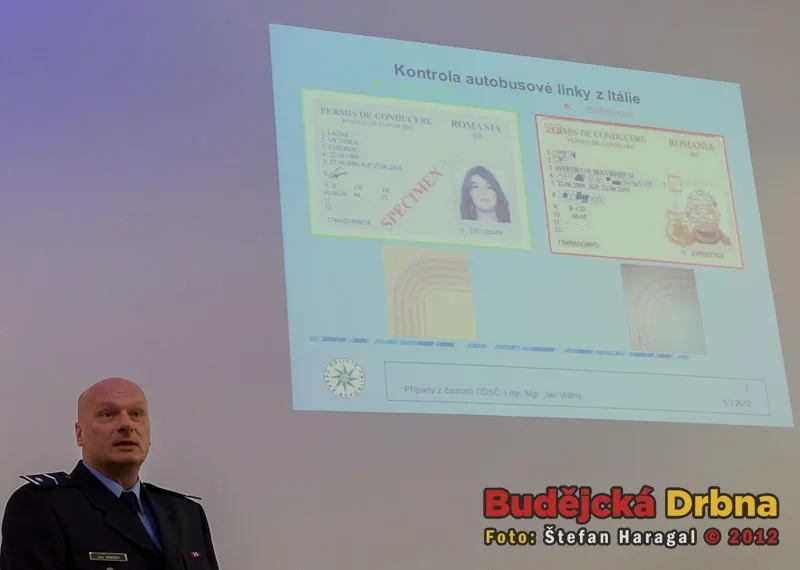 Major Jan Vrátný při prezentaci práce svého oddělení