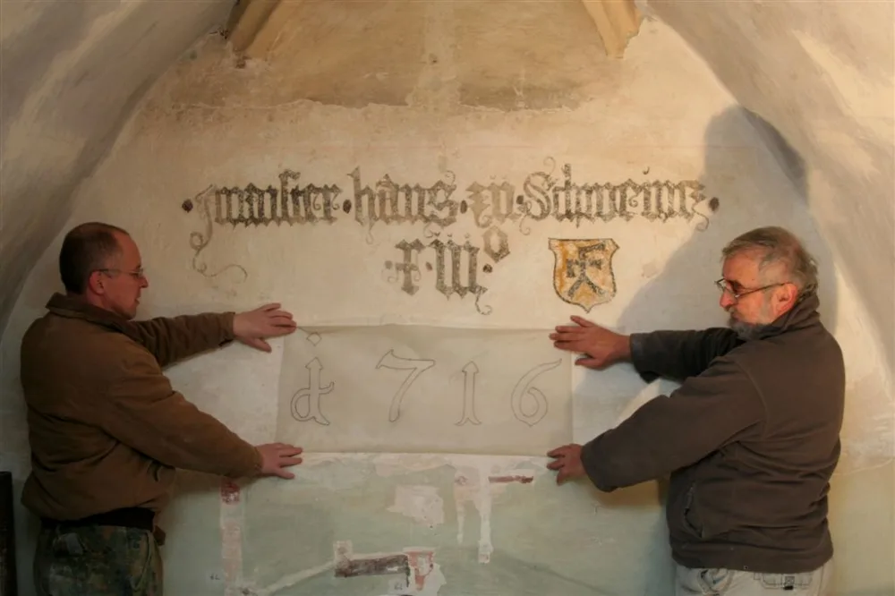 Na snímku restaurátoři Pavel Hála (vlevo) a Antonín Hamsík