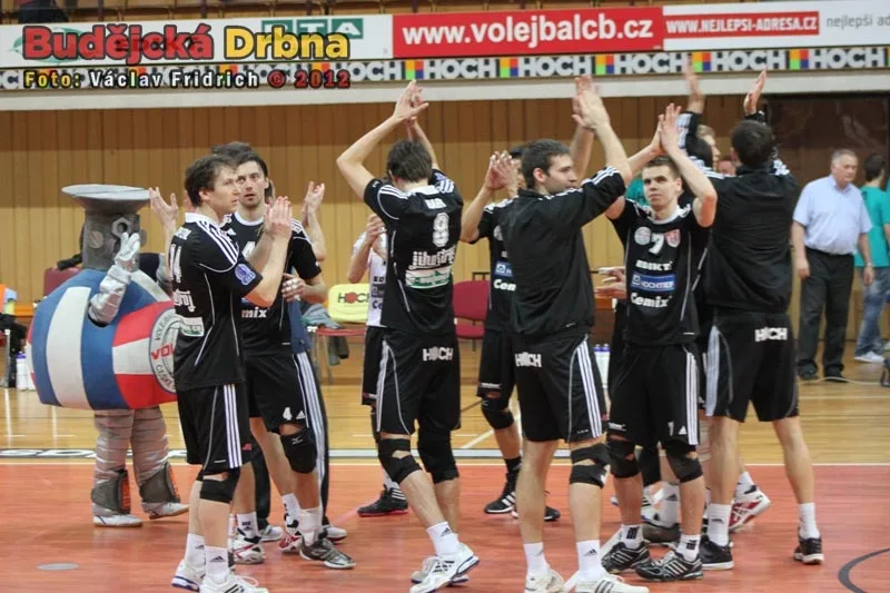 Radost budějckých volejbalistů po výhře nad Brnem