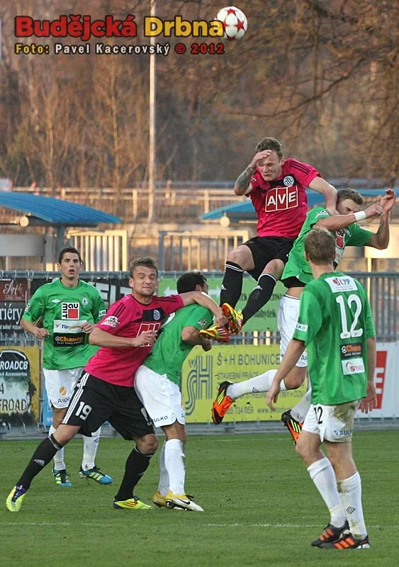 V tomto vzdušném souboji byl nejvýše Jakub Řezníček