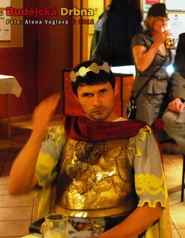 Nezřízený ples ve stylu filmových hvězd ve Slavii