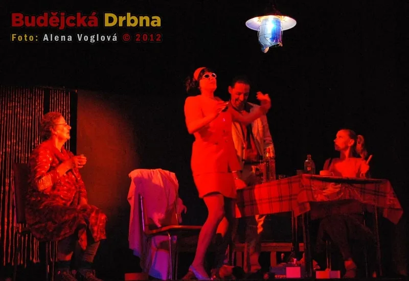 Divadelní představení Proti větru – nahniličko