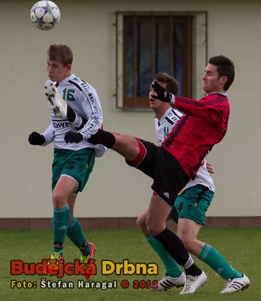 Nepříjemná situace pro domácího Bürgera, kterého kopl do obličeje Holub