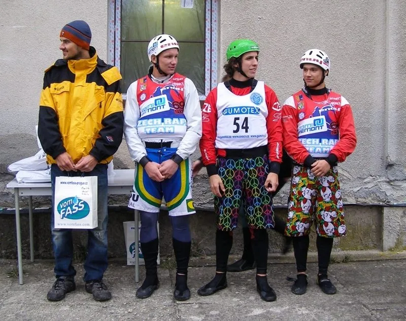 Posádka TR ENVY HANACE Junior složena z čerstvých mistrů světa juniorů v raftingu z Kostariky 2011