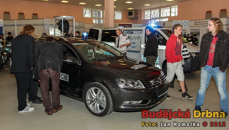 Policie ČR si pro návštěvníky připravila ukázku svého vybavení, ale také vozů VW Passat