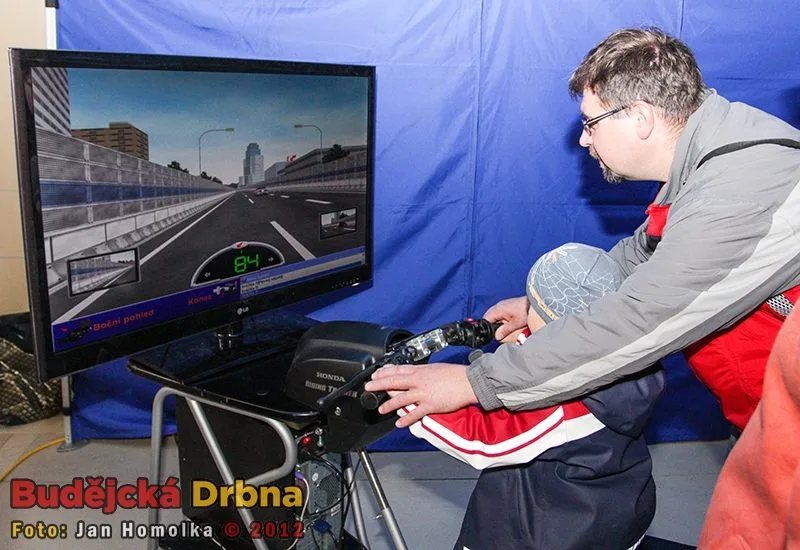 Společnost BESIP si pro návštěvníky připravila mimo jiné i tento trenažér motocyklu
