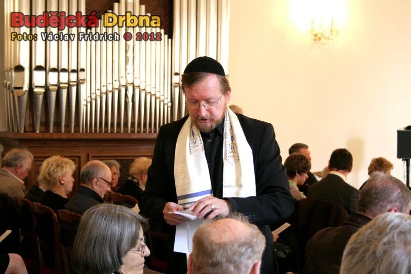 Hosté vzpomínkové akce si také mohli zazpívat židovské písně