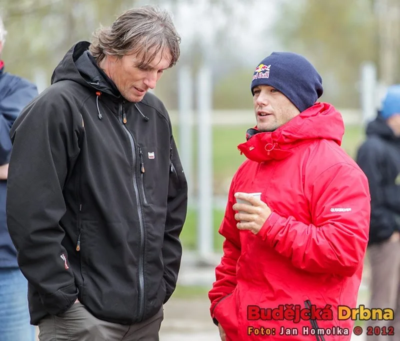 Nadějný kajakář Vavřinec Hradilek se svým trenérem Milanem Říhou