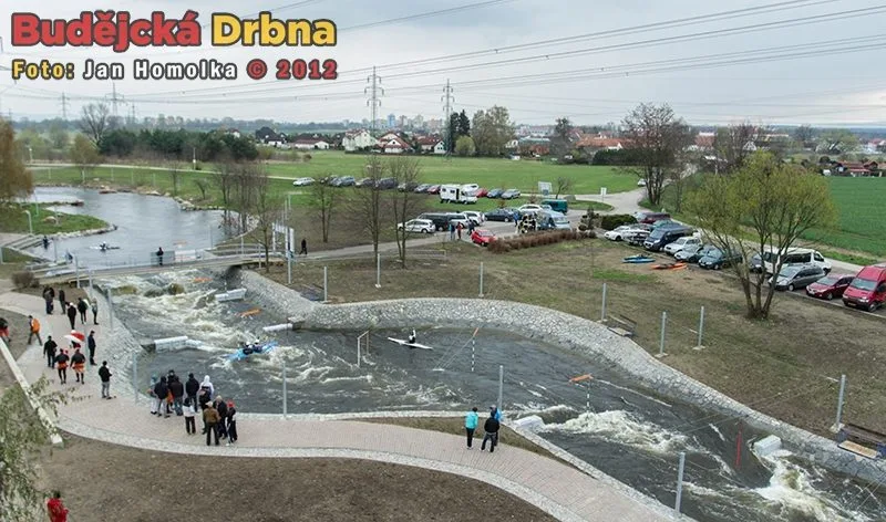 Pohled z ptačí perspektivy na první půli kanálu