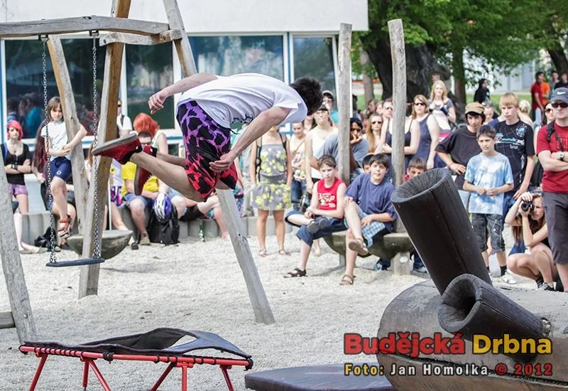 Freerunové představení Budweis jumpers