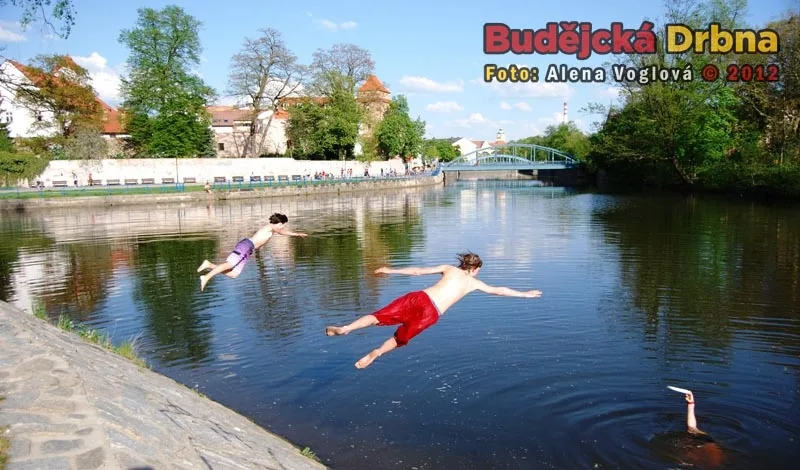 ...nebo jeden z těhle dvou...
