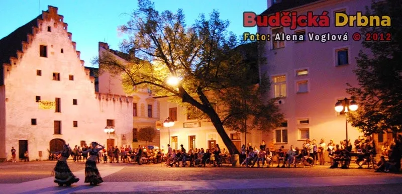 První vystoupení břišních tanečnic