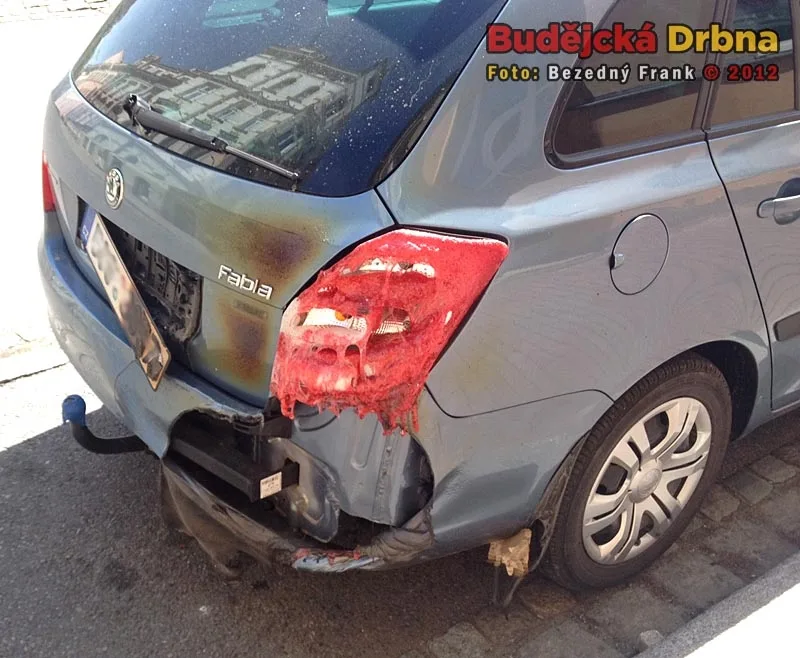Na Škodě Fabia vznikla škoda ve výši 50 tisíc korun