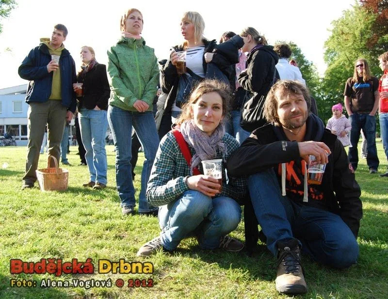 Ve dne pivo chladilo, večer hřálo