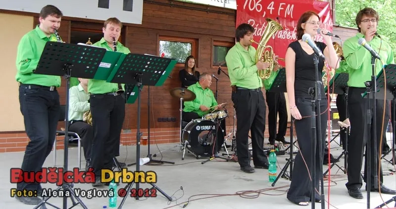 K občerstvení hrála dechovka