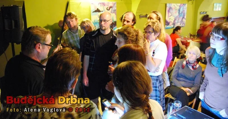 O přestávce se prohlížely dovezené artefakty