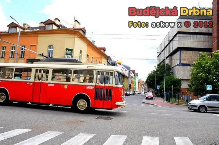 Po Budějcích na Den dětí jezdil starý trolejbus Škoda 9Tr a autobus Škoda 706 RTO