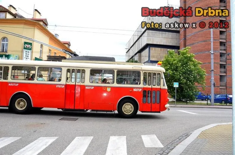 Po Budějcích na Den dětí jezdil starý trolejbus Škoda 9Tr a autobus Škoda 706 RTO