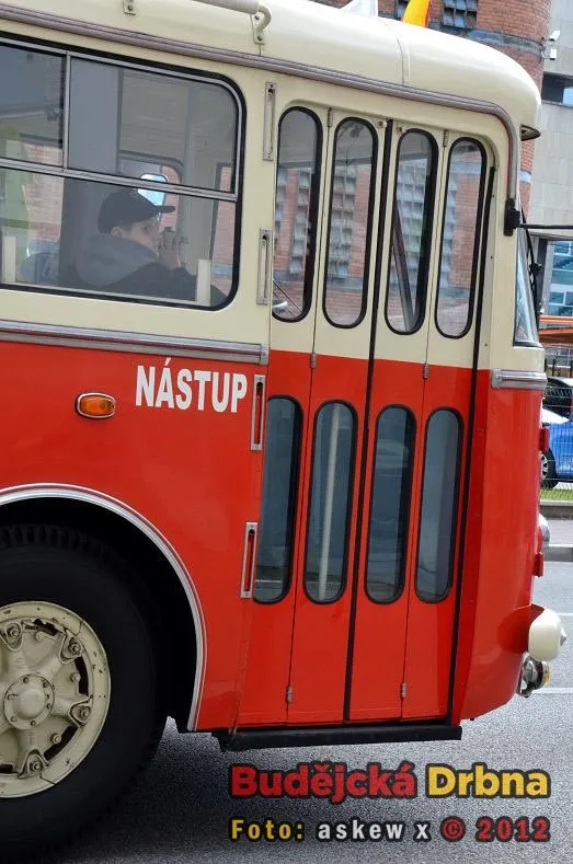 Po Budějcích na Den dětí jezdil starý trolejbus Škoda 9Tr a autobus Škoda 706 RTO