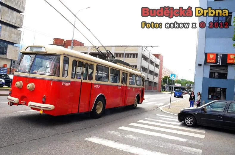 Po Budějcích na Den dětí jezdil starý trolejbus Škoda 9Tr a autobus Škoda 706 RTO