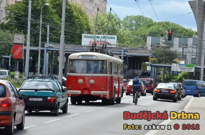Po Budějcích na Den dětí jezdil starý trolejbus Škoda 9Tr a autobus Škoda 706 RTO