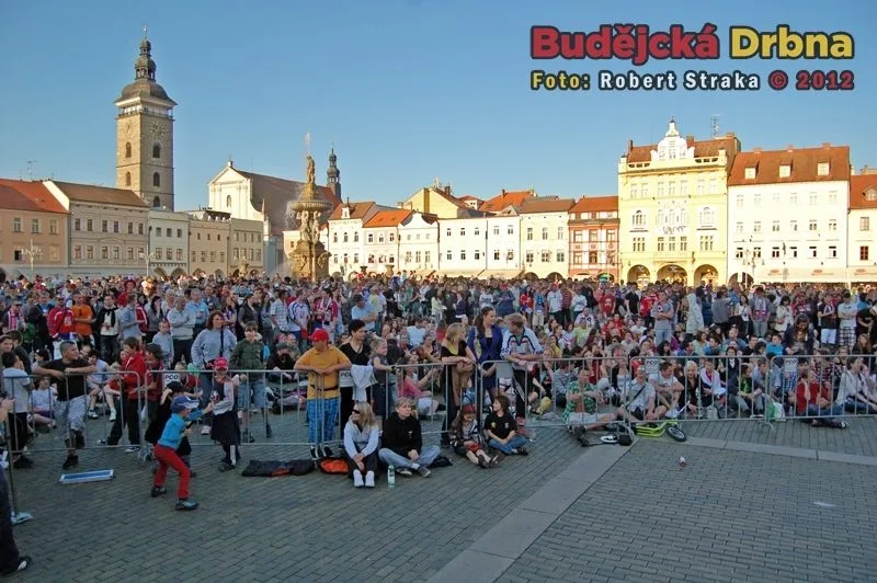 Budějčtí fanoušci na náměstí Přemysla Otakara II. při nedávném MS v hokeji