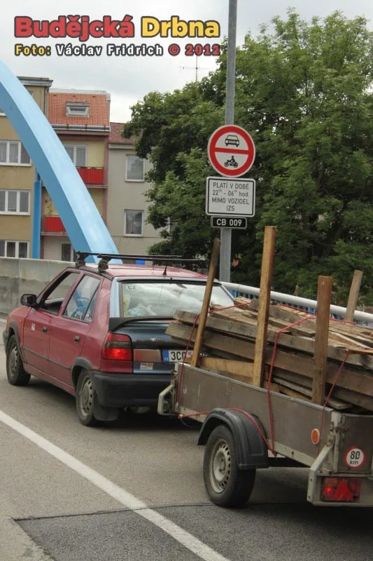 Po Modrém mostě opět můžou jezdit osobní automobily