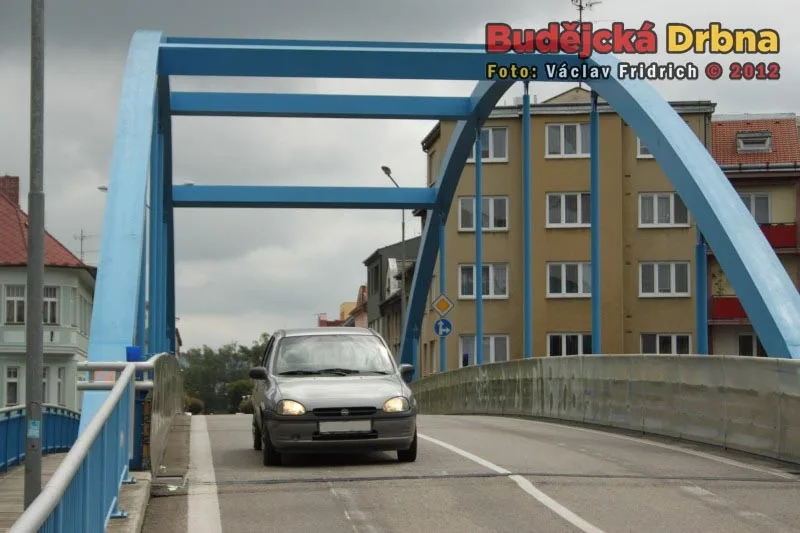 Po Modrém mostě opět můžou jezdit osobní automobily