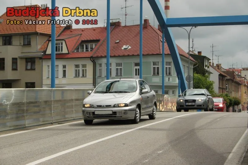 Po Modrém mostě opět můžou jezdit osobní automobily