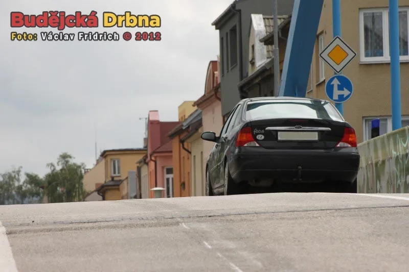 Po Modrém mostě opět můžou jezdit osobní automobily