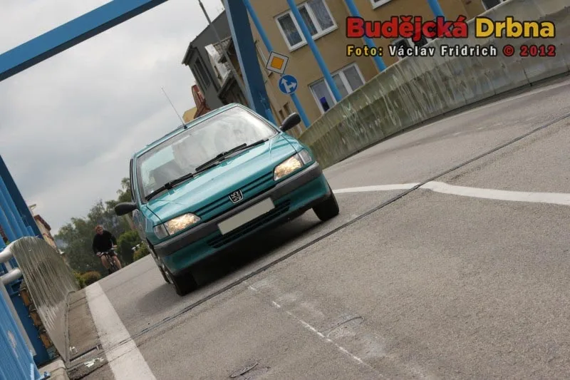 Po Modrém mostě opět můžou jezdit osobní automobily