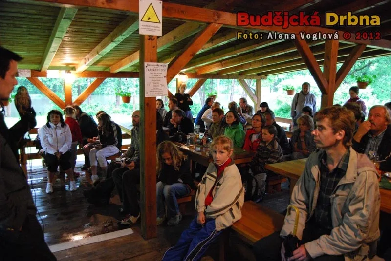 Skalní návštěvníci, kterým déšť nevadil