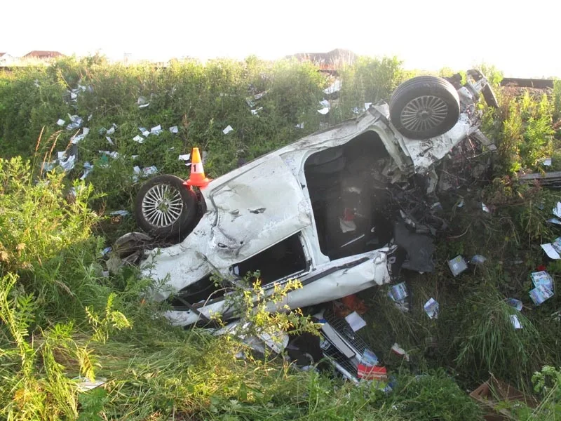 Ford Mondeo po srážce s rychlíkem