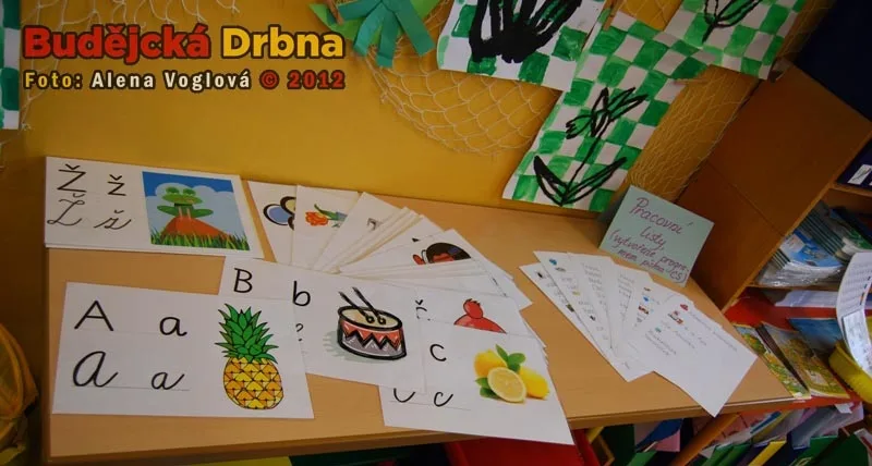 Pomůcky, které si paní učitelka Korčáková pro děti připravila