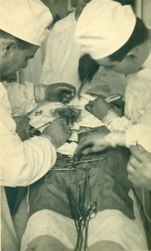 MUDr. Jaroslav Hrdlička (zřejmě vlevo) na snímku z června 1937