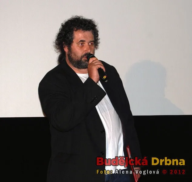 Tomáš Fantiš při přednášce o festivalu na Kleti