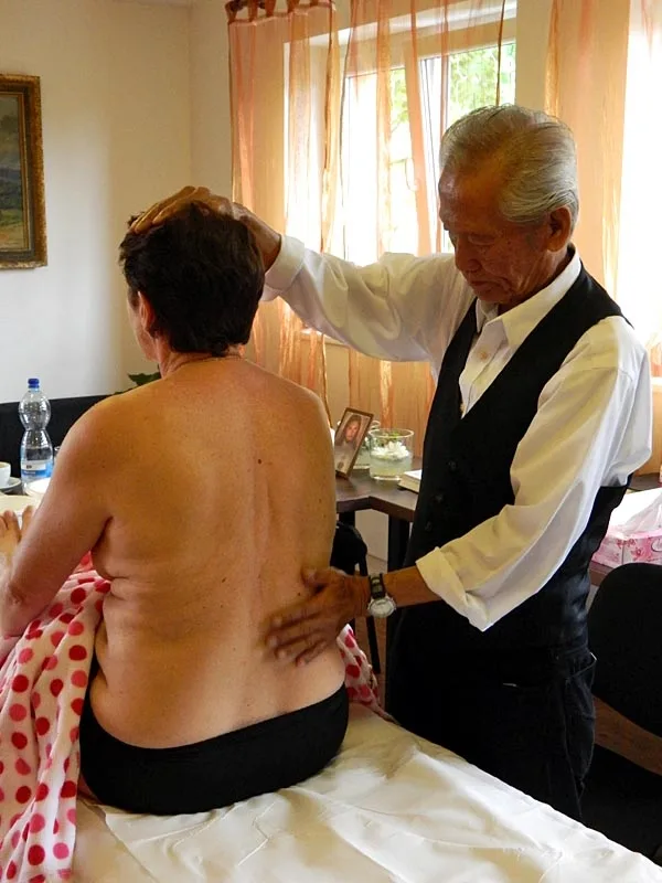 Filipínský léčitel Marcos Orbito