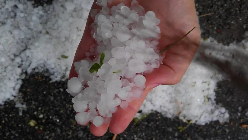 Kroupy někde dosahovaly průměru až tři centimetry. Foto Dádulinka