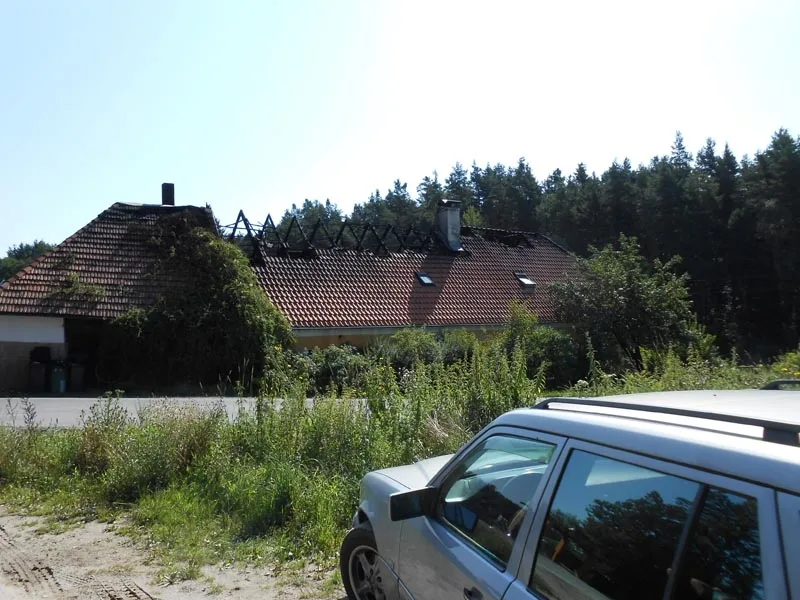 Obytná část Parku exotických zvířat Dvorec po požáru