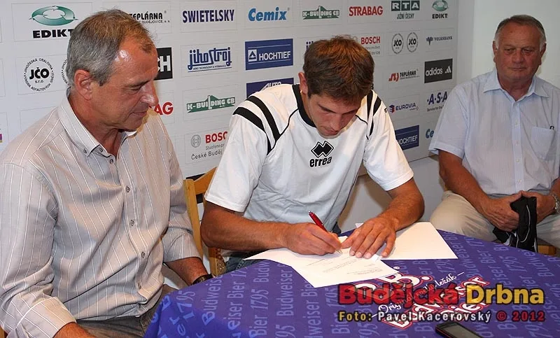 Podpis čtyřleté smlouvy