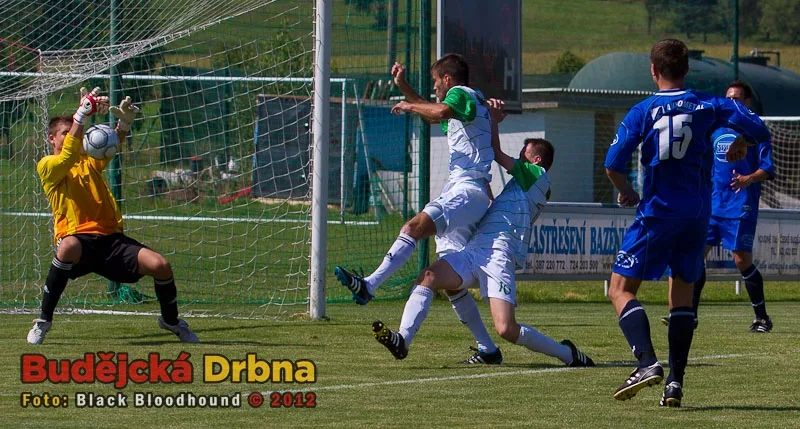 Jirkal proti střele Bardy (číslo 15, zády) čaroval