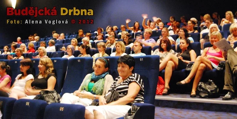 Divaček se v tento dusný den sešlo poměrně dost