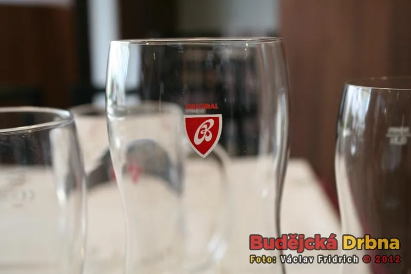 Nové sklo, do kterého se bude lít pivo od Budějovického Budvaru