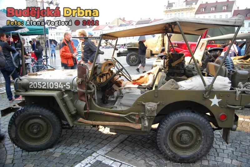 Malý hlídač vojenského auta