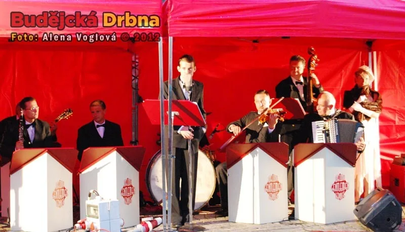 Večerem provázel orchestr Melody Gentlemen Lednice