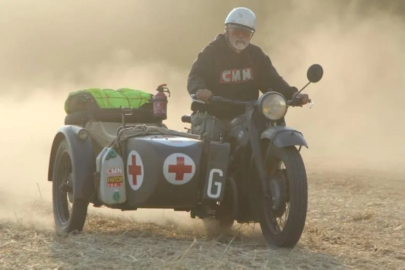 Petr Hošťálek (na snímku) a Miloň Dvořák dojeli na svých motorkách do Stalingradu