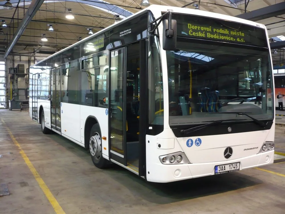 Nový nízkopodlažní autobus Mercedes-Benz Conecto