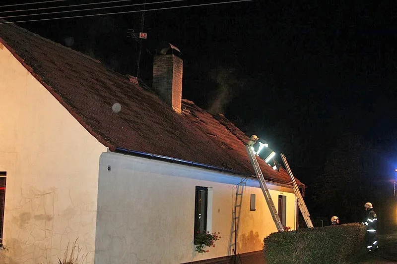 V Dyníně hořela střecha rodinného domu