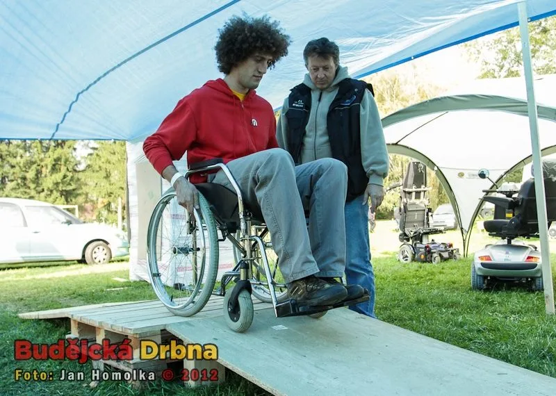 Všichni si mohli vyzkoušet, jaké to je na kolečkovém křesle