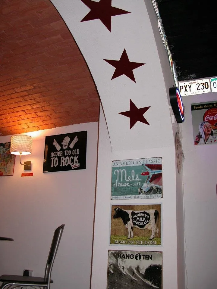 V Pomádě najdete spousty stylových cedulí